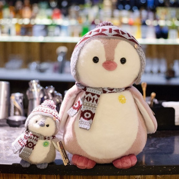 Peluche pinguino invierno