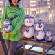 Peluche pinguino invierno