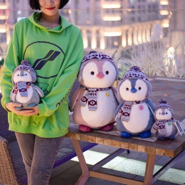 Peluche pinguino invierno