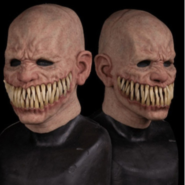 Máscara Halloween con dientes puntiagudos