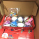 caja con 8 bolas pokemon más 8 figuras