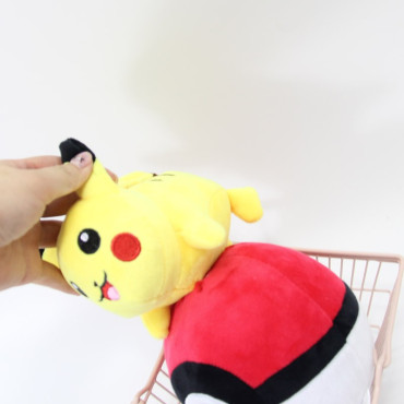 Peluche Pikachu Pokemon con Pokeball
