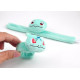 POKEMON   Pulsera tipo peluche para la muñeca de Pokémon Pulsera tipo peluche para la muñeca de Pokémon
El peluche de muñeca Po