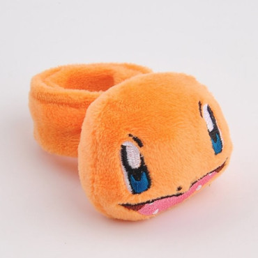 POKEMON   Pulsera tipo peluche para la muñeca de Pokémon Pulsera tipo peluche para la muñeca de Pokémon
El peluche de muñeca Po