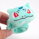 POKEMON   Pulsera tipo peluche para la muñeca de Pokémon Pulsera tipo peluche para la muñeca de Pokémon
El peluche de muñeca Po