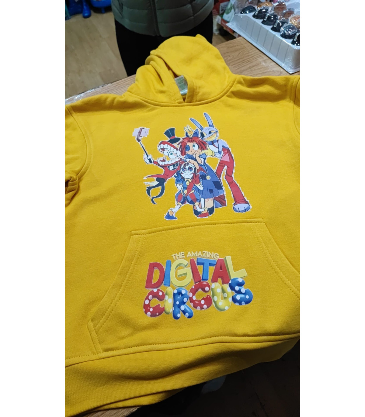 Sudadera Personalizable el Circo Digital: ¡Magia, Diversión y Entrega Rápida en Albithinia!