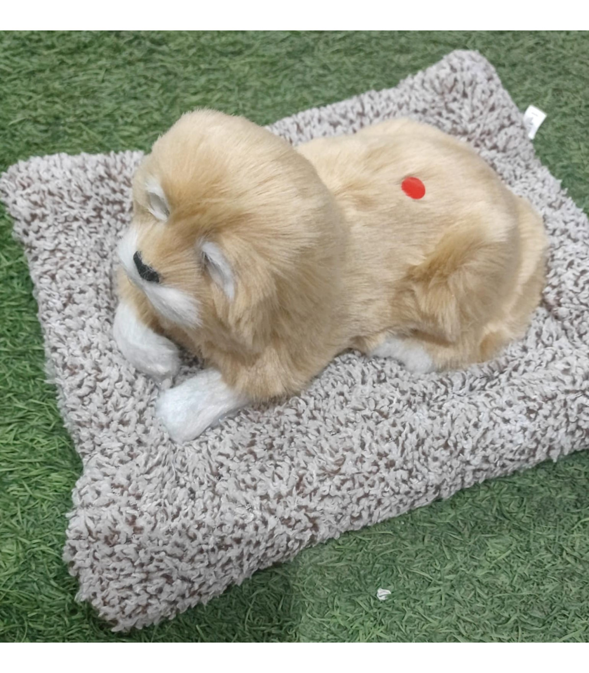 Peluche de perro blanco y marrón en con sonido de 27cm