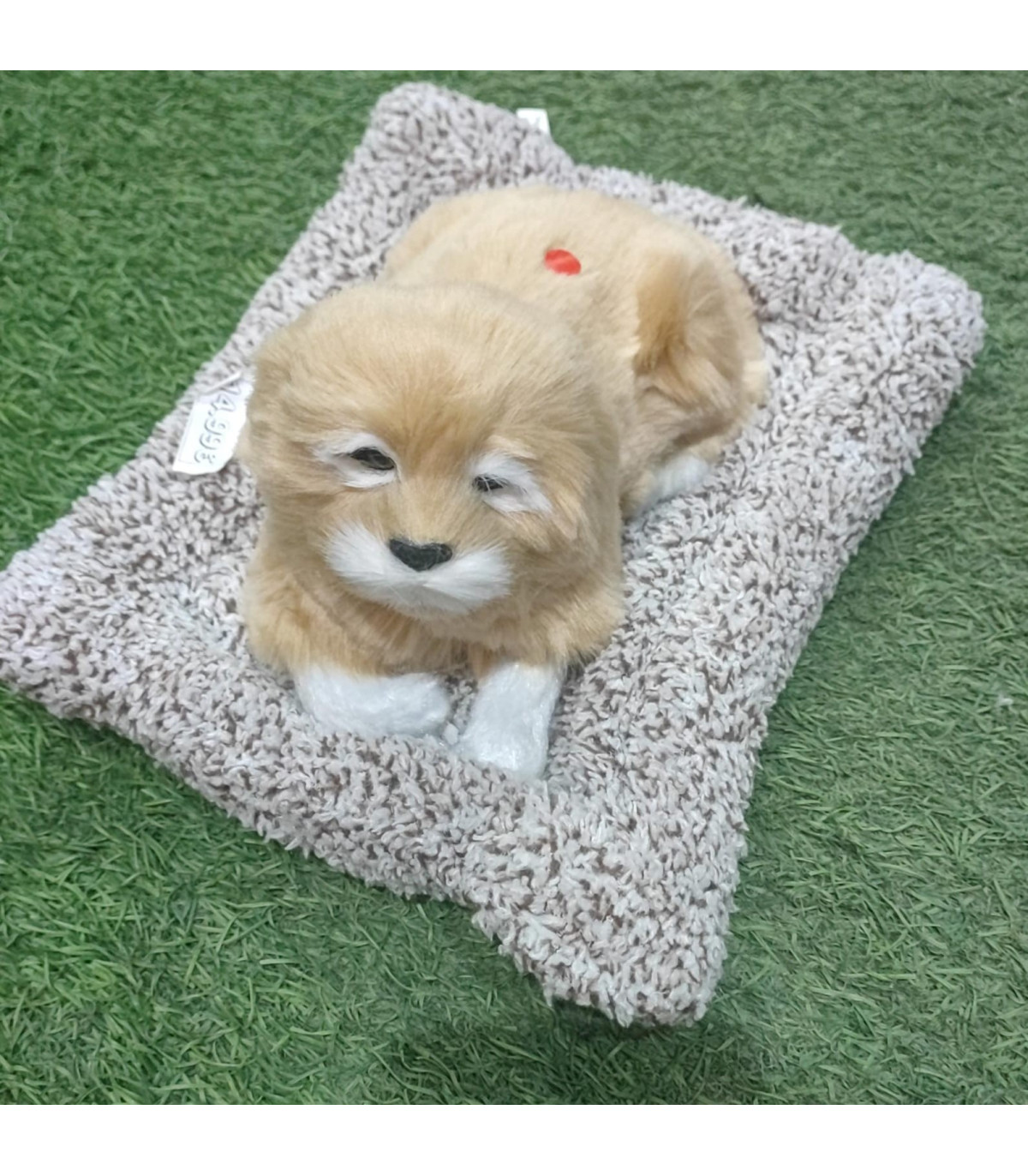 Peluche de perro blanco y marrón en con sonido de 27cm