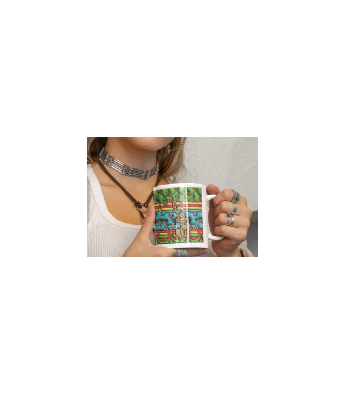 Taza Navideña del Grinch con Santa y su Perro: ¡Magia Festiva en Cada Sorbo! 🎅