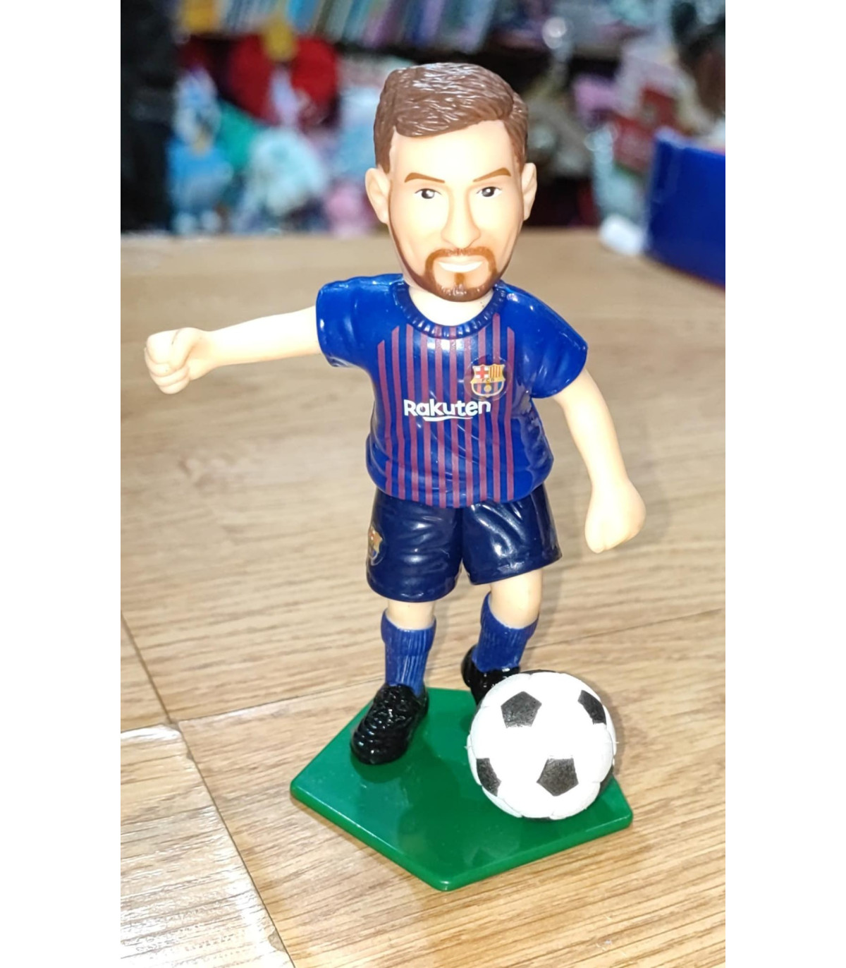 figura messi fc barcelona con balon blandito de 15cm