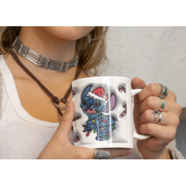¡Brilla en Navidad con la Taza de Stitch Personalizable! 🌟✨