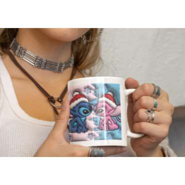 🏃‍♂️💖¡Magia Navideña en Cada Sorbo! Taza Personalizable de Stitch y Angel 🌟🎄