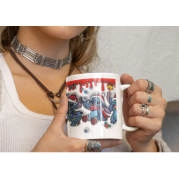 ¡Navidad Mágica con Nuestra Taza de Muchos Stitch y Gorro ! 🎄✨