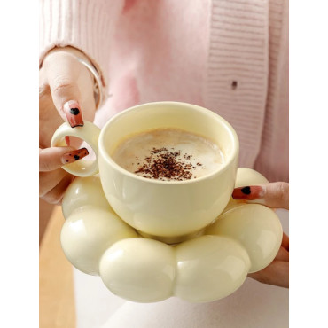Taza Creativa de Cerámica con Plato Decorativo de Nube: Elegancia en Cada Sorbo