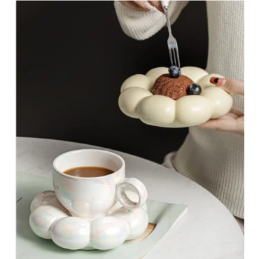 Taza Creativa de Cerámica con Plato Decorativo de Nube: Elegancia en Cada Sorbo