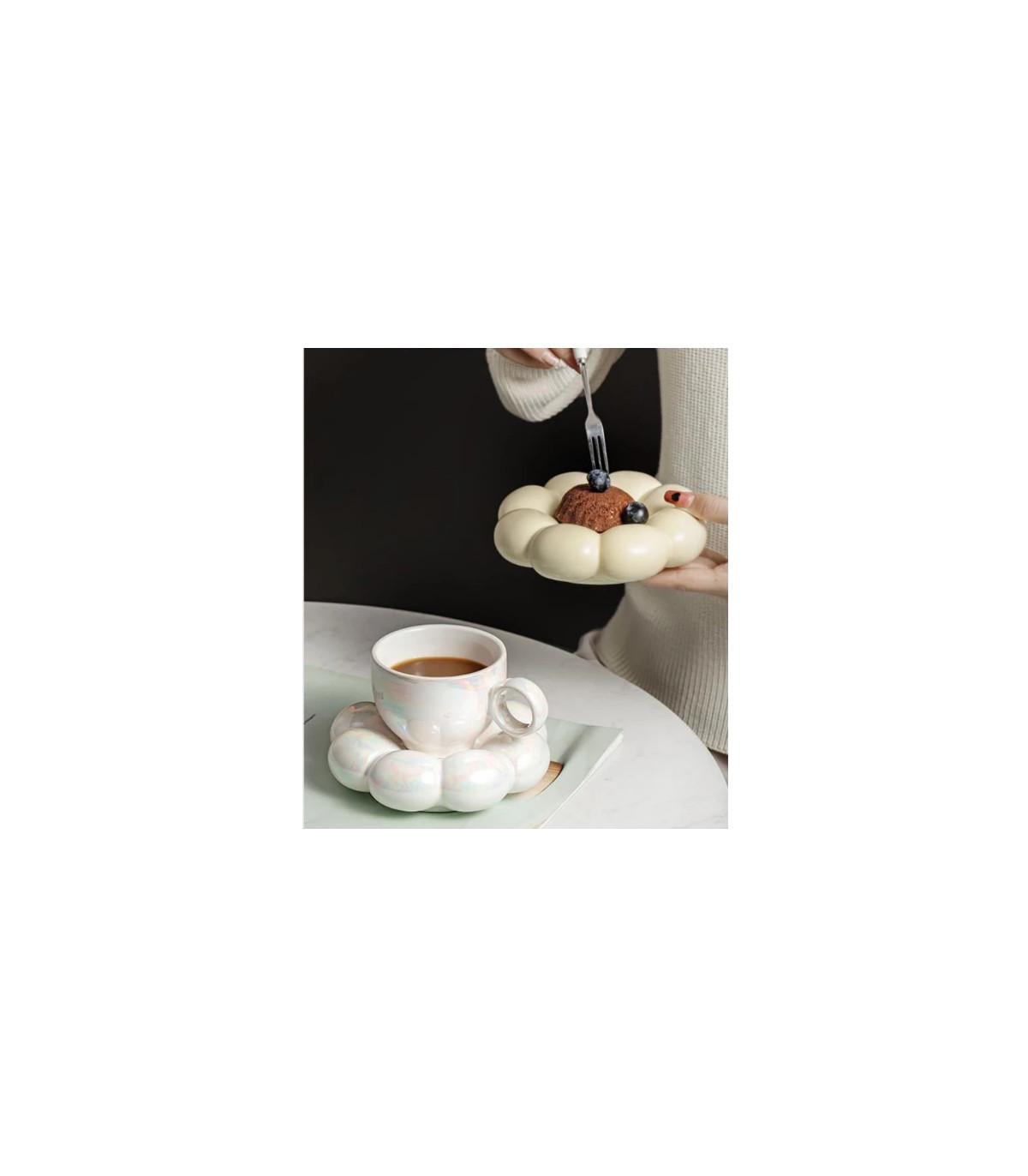 Taza Creativa de Cerámica con Plato Decorativo de Nube: Elegancia en Cada Sorbo