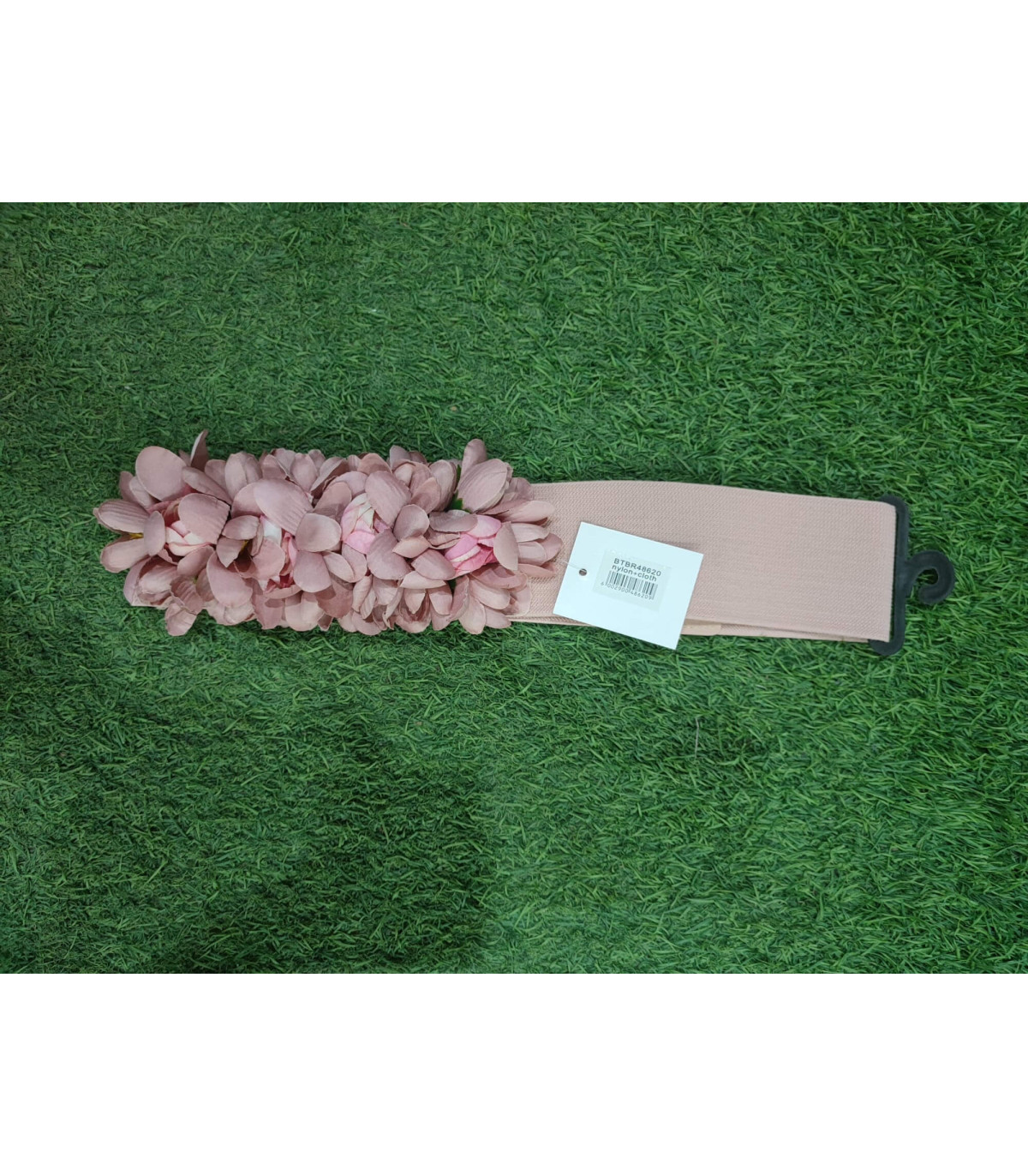 🌸🏰 ¡Deslumbra con estilo medieval! Descubre nuestro Cinturón de Flores Medieval y añade un toque de encanto a tu atuendo. 🌼✨