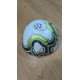 Pelota de Fútbol Blanca con Líneas de Colores | Albithinia