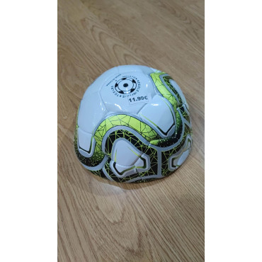 Pelota de Fútbol Blanca con Líneas de Colores | Albithinia