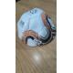 Pelota de Fútbol Blanca con Líneas de Colores | Albithinia