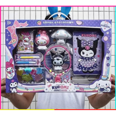 Set de regalos Sanrio con objetos con estampados de Kuromi, Hello Kitty, Cinnamoroll, Melody