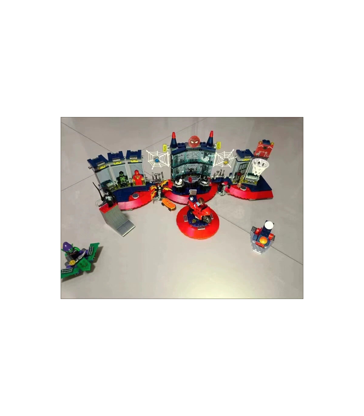 Guarida de Trajes de Spiderman Marvel | Bloques Tipo Lego en Albithinia