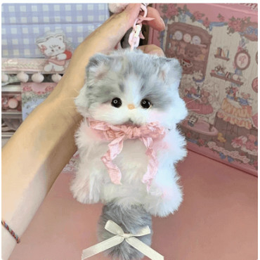 Gatitos Peluditos: Amigos de Peluche para Abrazar