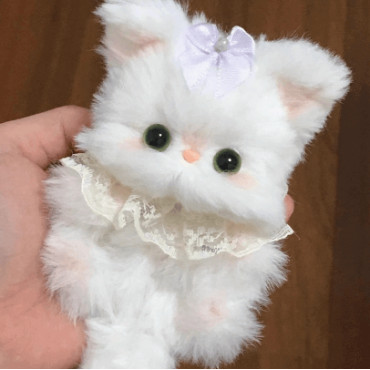 Gatitos Peluditos: Amigos de Peluche para Abrazar