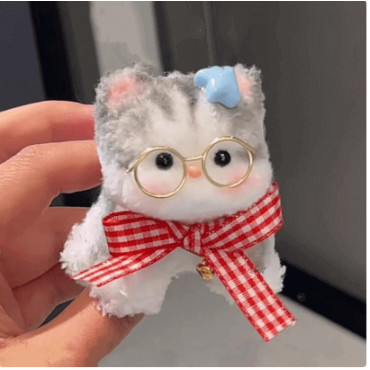 Gatitos Peluditos: Amigos de Peluche para Abrazar