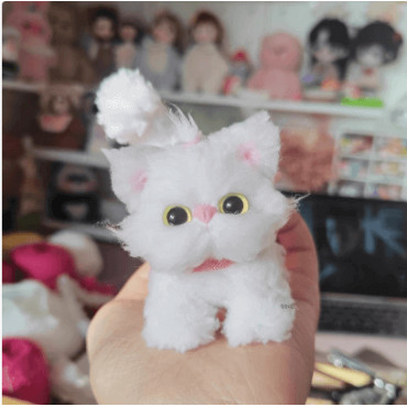 Gatitos Peluditos: Amigos de Peluche para Abrazar