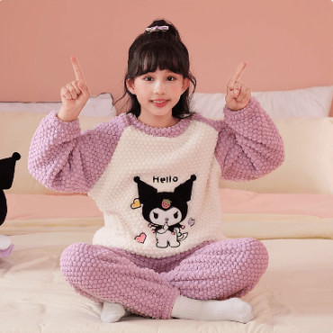 Conjunto de pijamas Sanrio: Comodidad y ternura para niñas