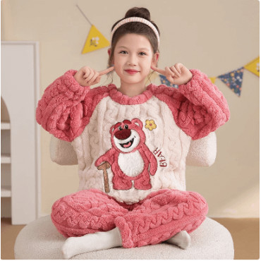 Conjunto de pijamas Sanrio: Comodidad y ternura para niñas