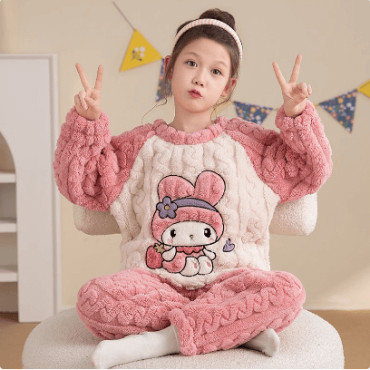 Conjunto de pijamas Sanrio: Comodidad y ternura para niñas