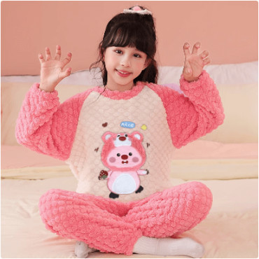 Conjunto de pijamas Sanrio: Comodidad y ternura para niñas