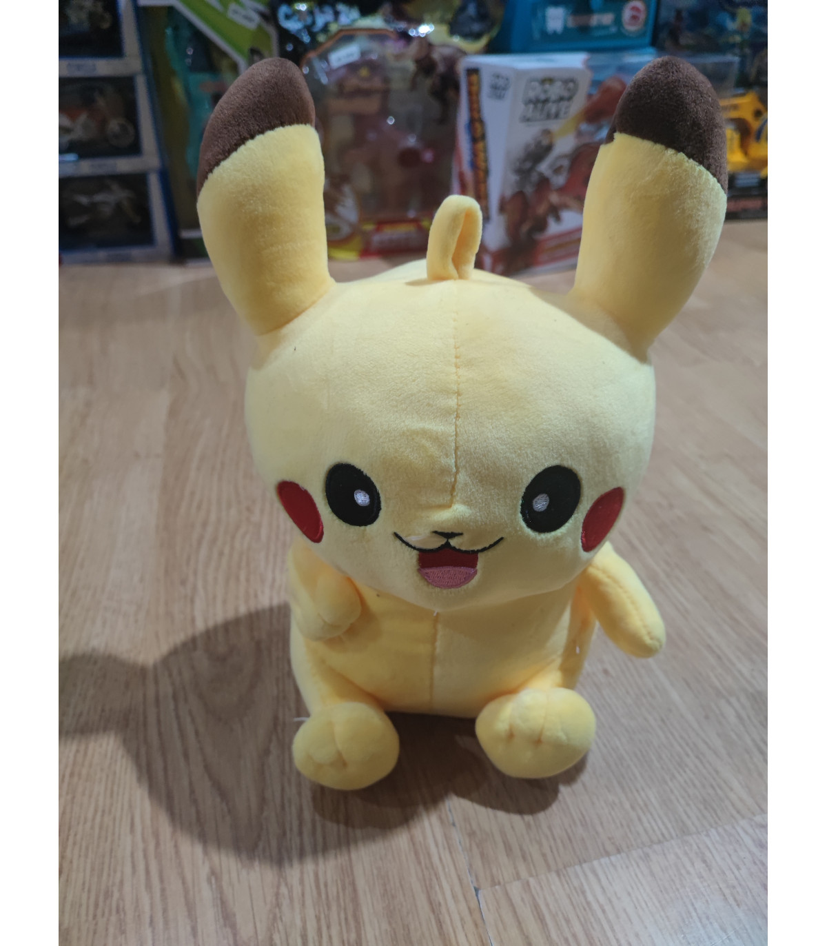 Peluche mediano de pikachu