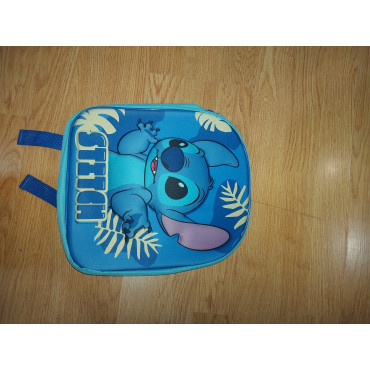 Mochila de lilo i stich de color azul oscuro con el muñeco en el medio