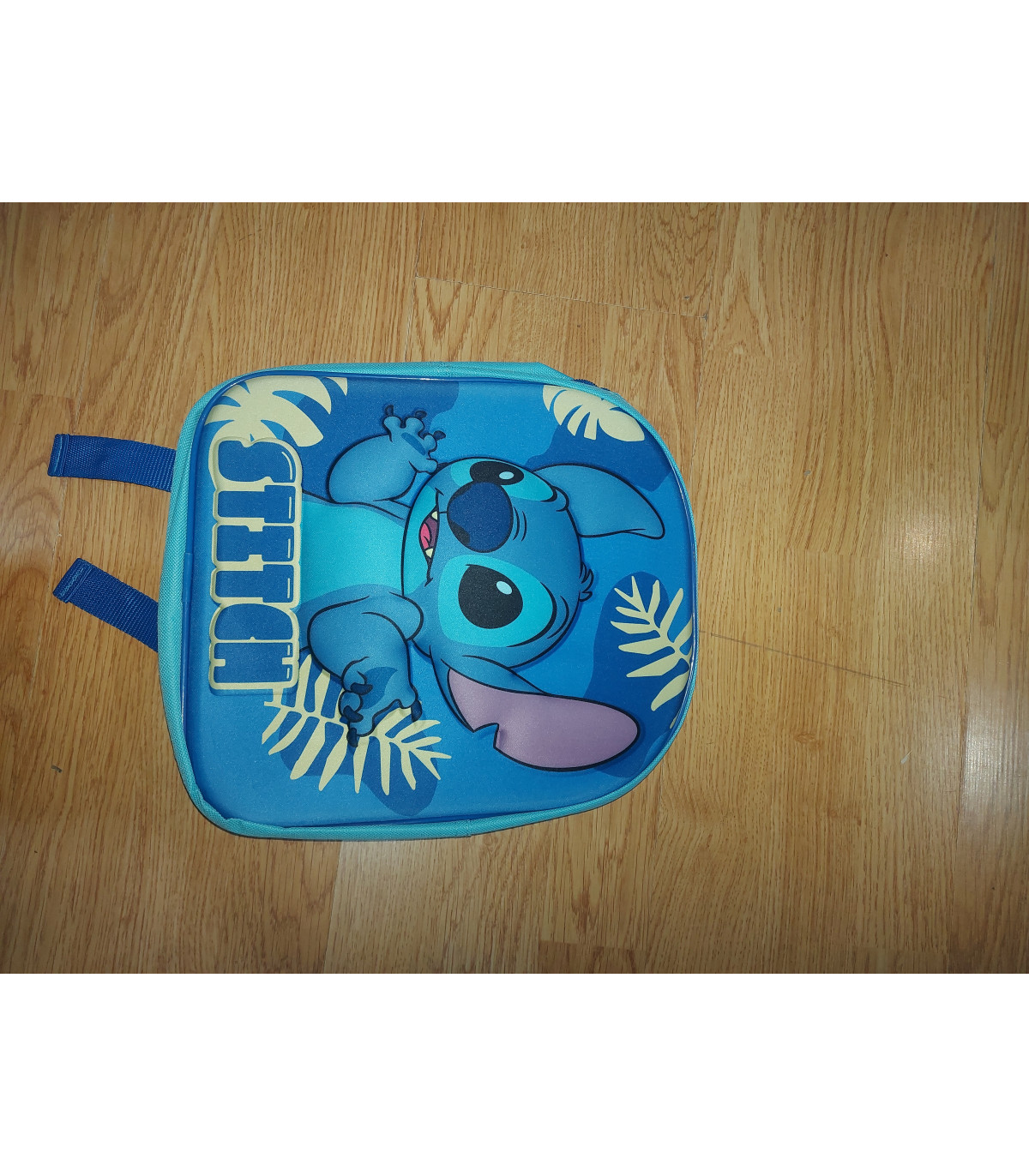 Mochila de lilo i stich de color azul oscuro con el muñeco en el medio