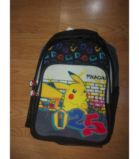 Mochila de pokemón que sale picachu en la portada
