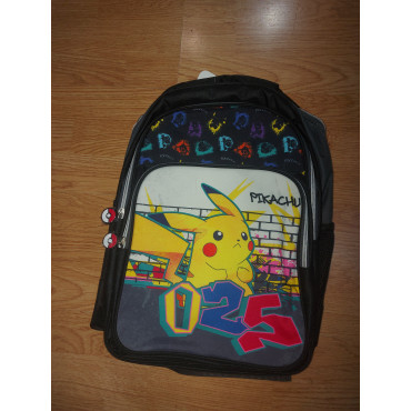 Mochila de pokemón que sale picachu en la portada