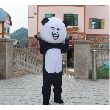 Traje de Panda: ¡El Más Tierno del Bosque!