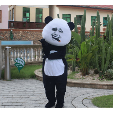 Traje de Panda: ¡El Más Tierno del Bosque!