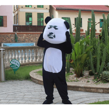 Traje de Panda: ¡El Más Tierno del Bosque!