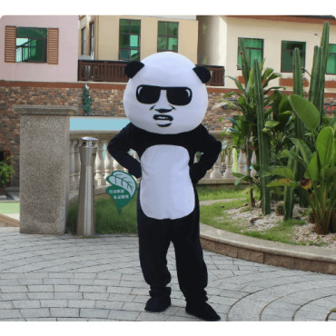 Traje de Panda: ¡El Más Tierno del Bosque!