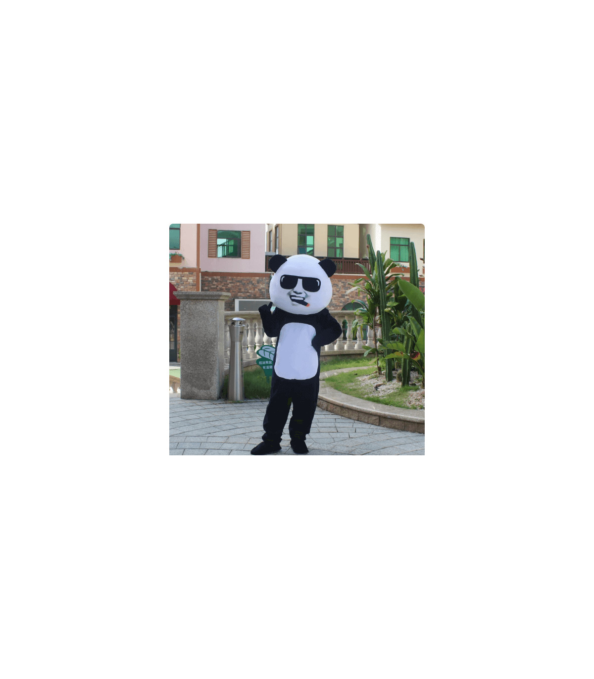 Traje de Panda: ¡El Más Tierno del Bosque!