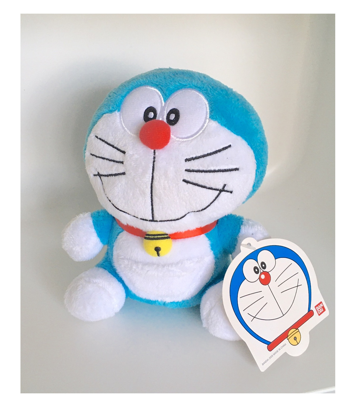 Peluche Doraemon 20 cm: ¡El Compañero Perfecto para Grandes Aventuras!