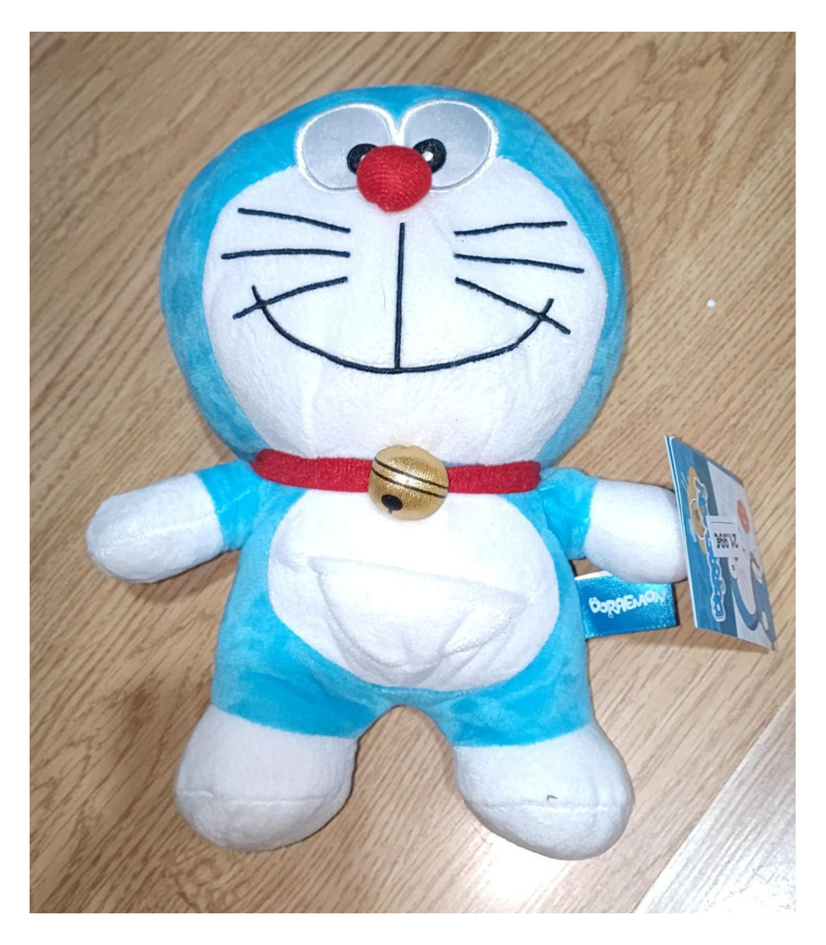 Peluche Doraemon 20 cm: ¡El Compañero Perfecto para Grandes Aventuras!