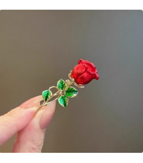 Pin Rosa de Sant Jordi: Celebra la tradición con estilo y apoya una buena causa