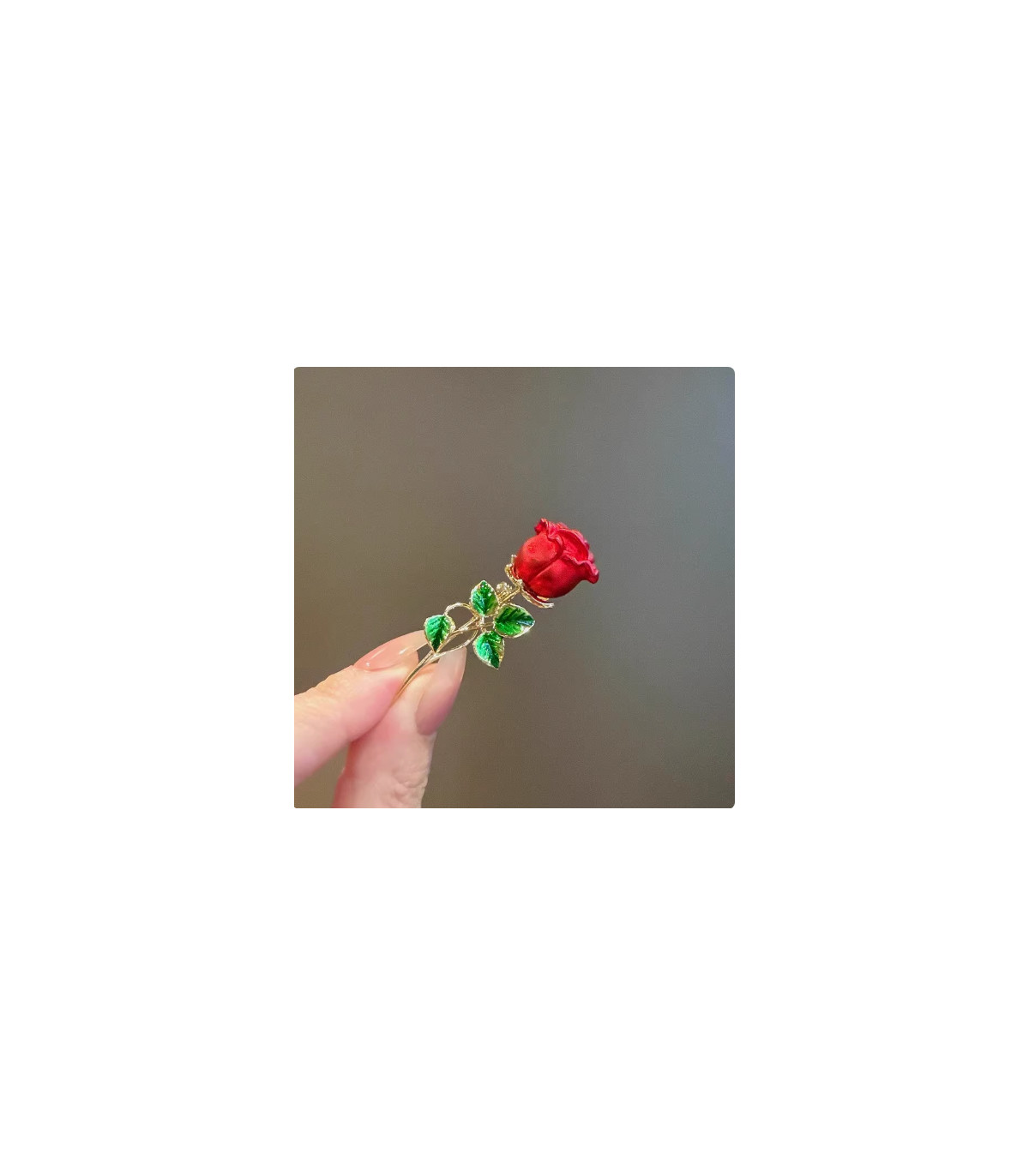 Pin Rosa de Sant Jordi: Celebra la tradición con estilo y apoya una buena causa