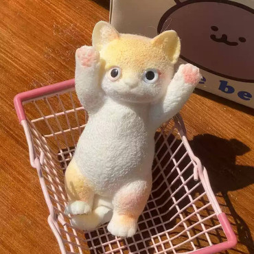 Colecciona la ternura. Figuras de gatos para apretar y exhibir.
