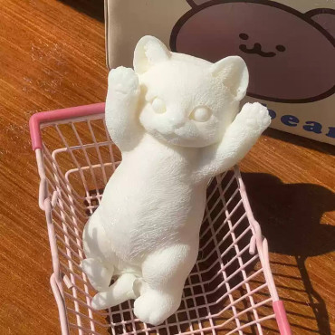 Colecciona la ternura. Figuras de gatos para apretar y exhibir.
